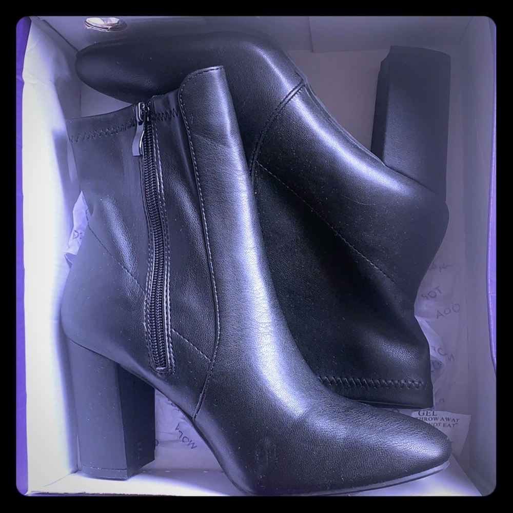 *NWB* Black “go-go” Boots